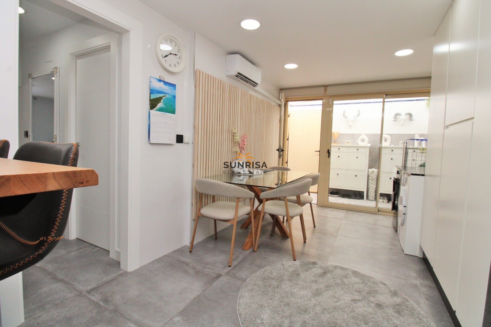 Resale - Villa - Mil Palmeras
