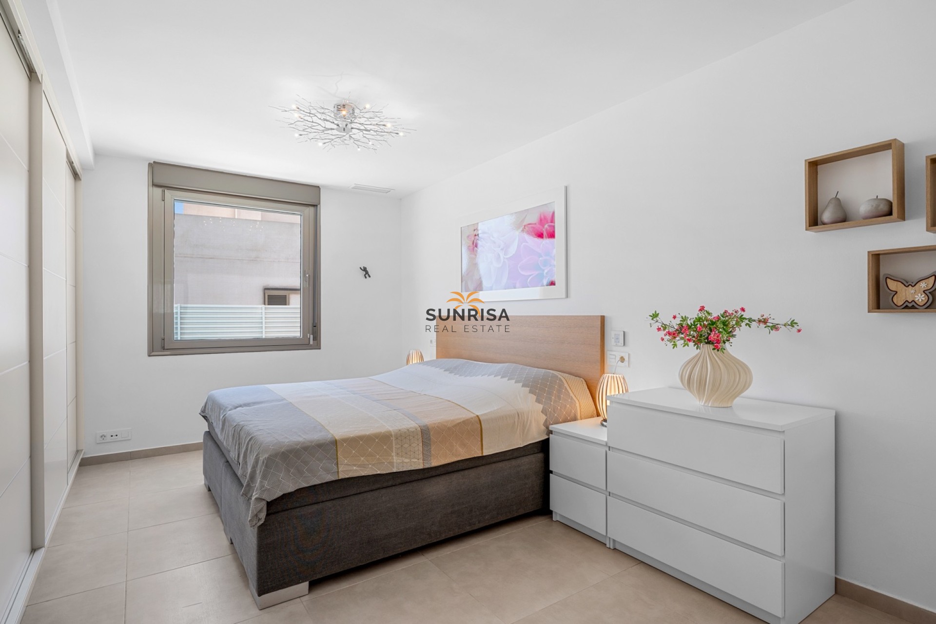 Resale - Villa - La Marina