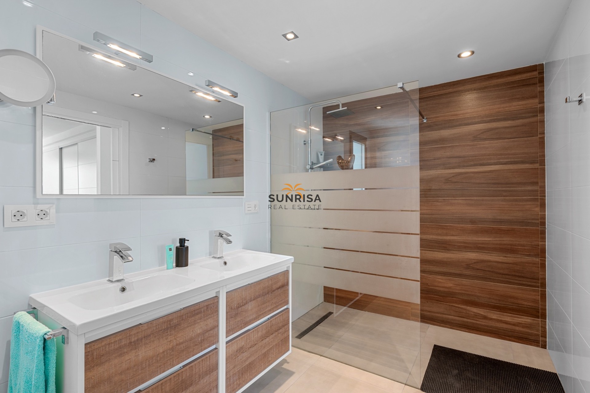 Resale - Villa - La Marina