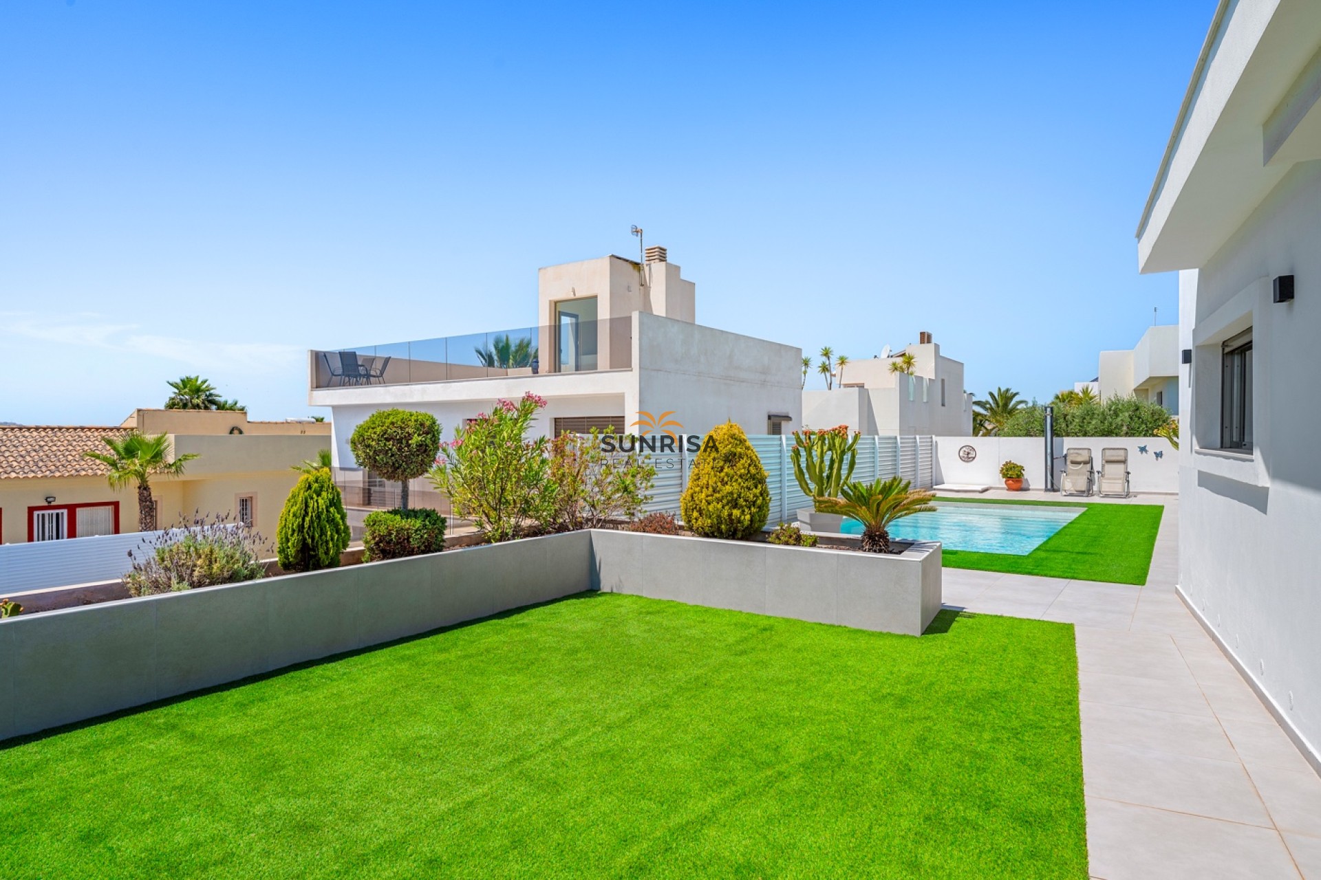 Resale - Villa - La Marina