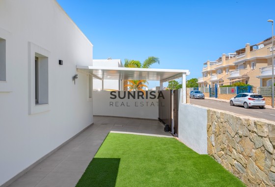 Villa · Resale - La Marina · Alicante · Spain