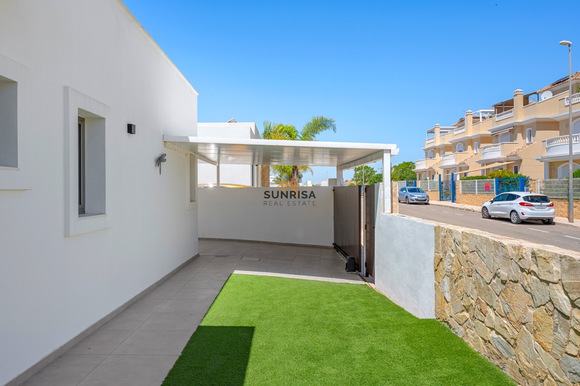 Resale - Villa - La Marina