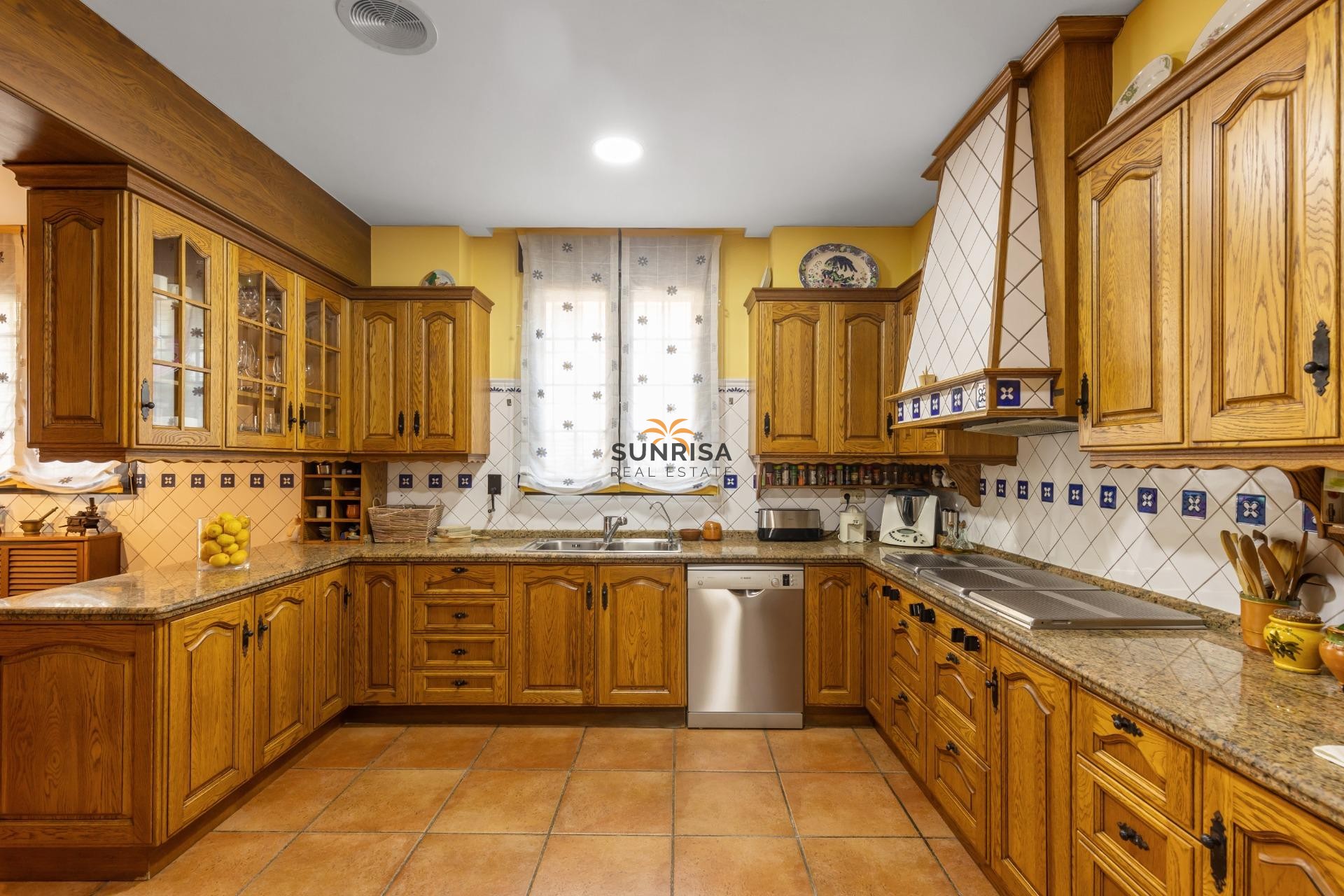 Resale - Villa - Torrevieja