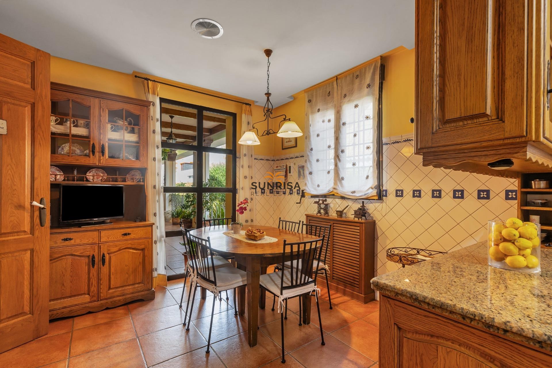 Resale - Villa - Torrevieja