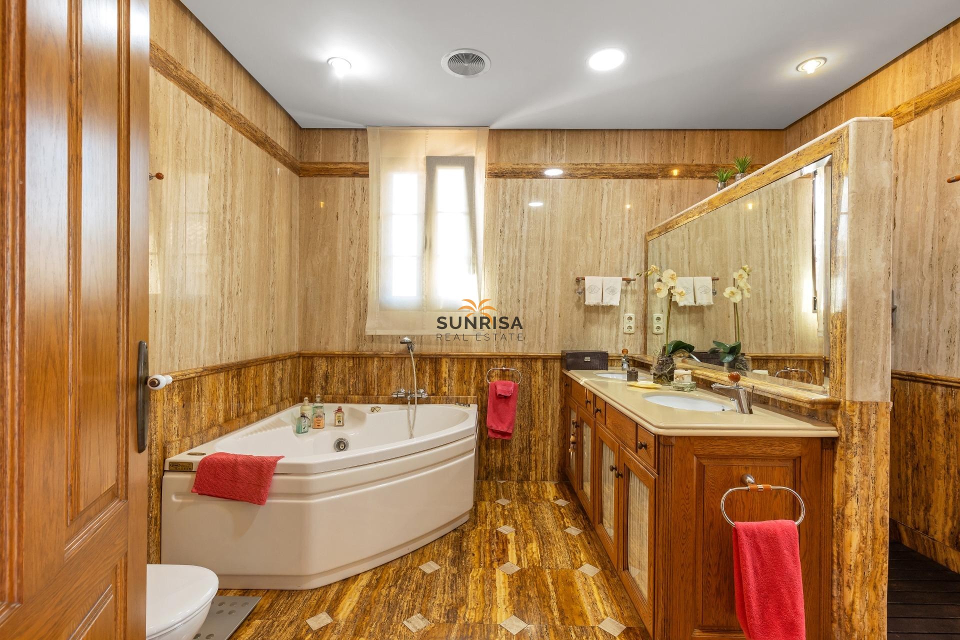 Resale - Villa - Torrevieja
