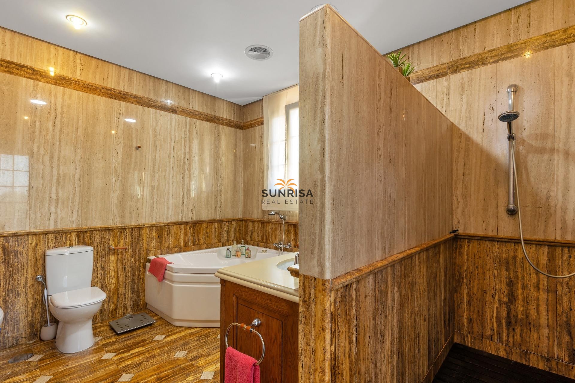 Resale - Villa - Torrevieja