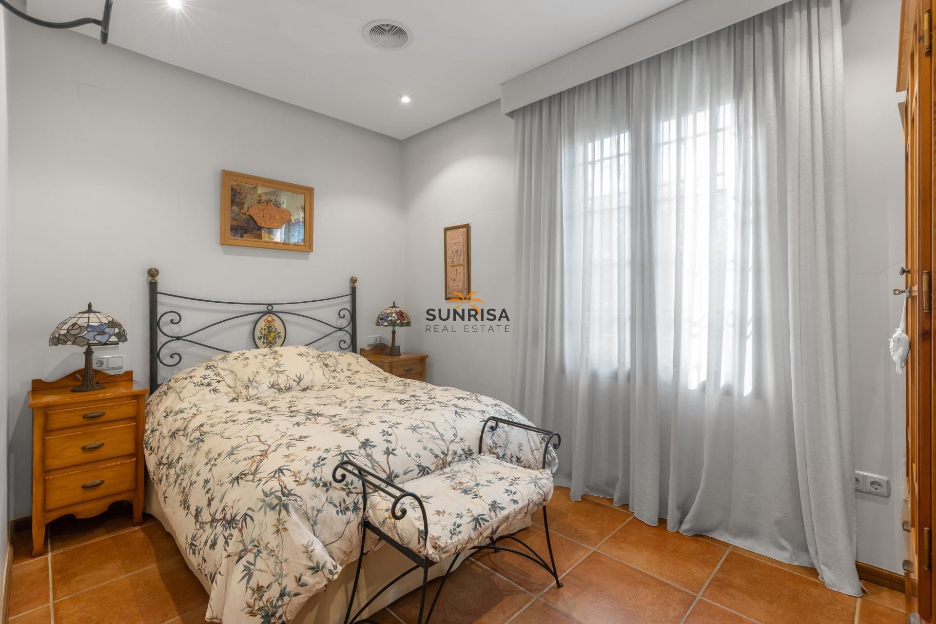 Resale - Villa - Torrevieja