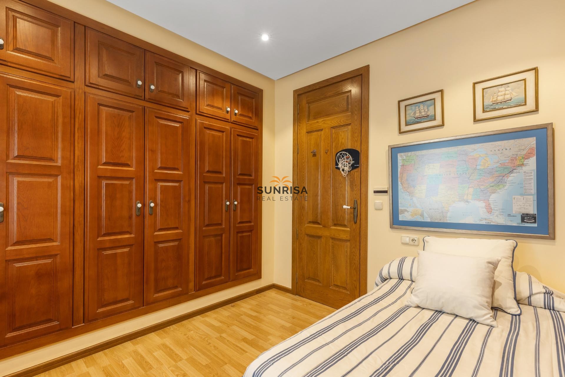 Resale - Villa - Torrevieja