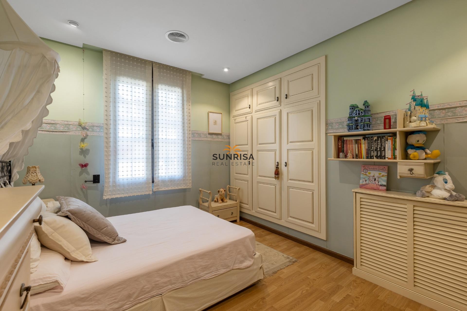Resale - Villa - Torrevieja