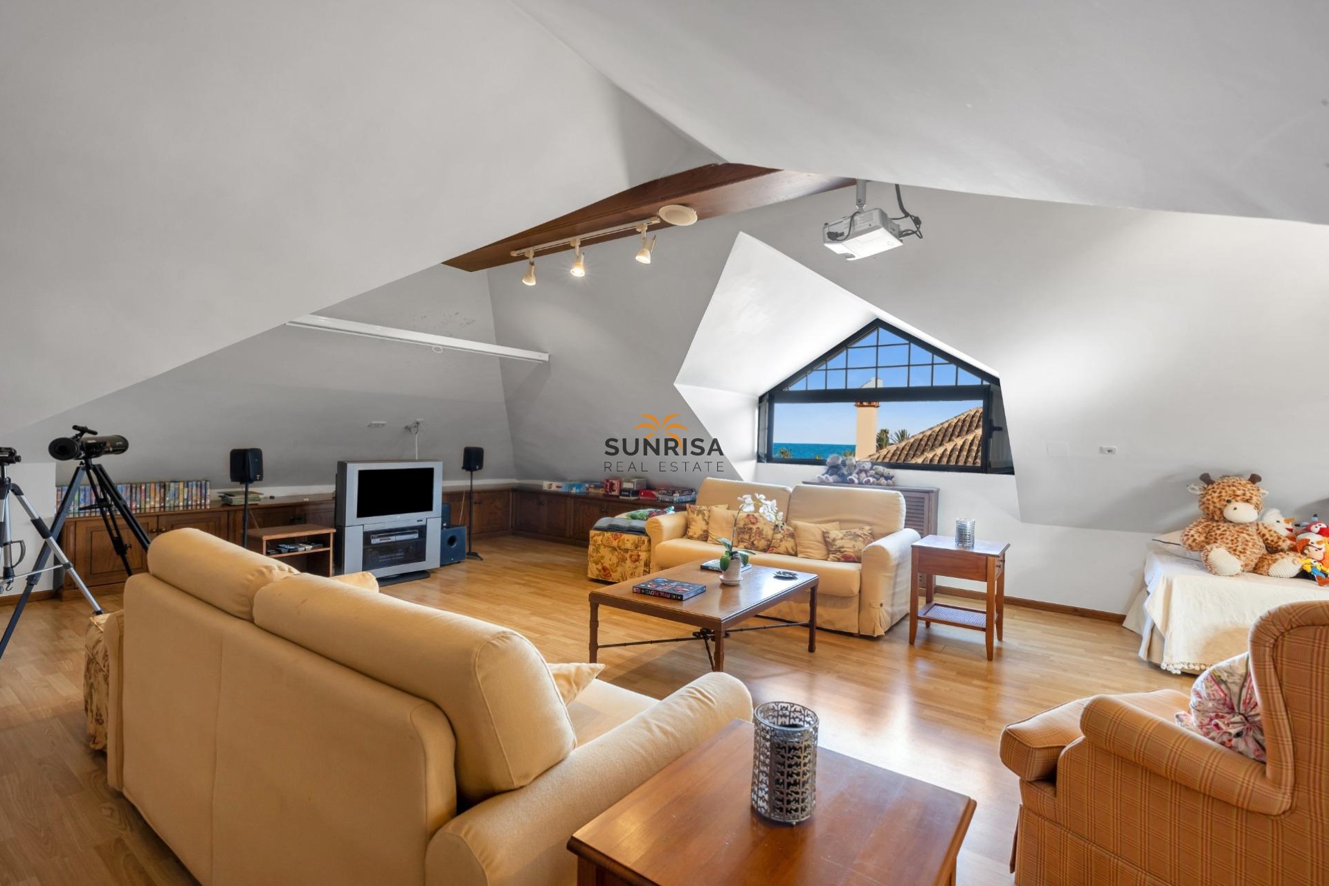Resale - Villa - Torrevieja