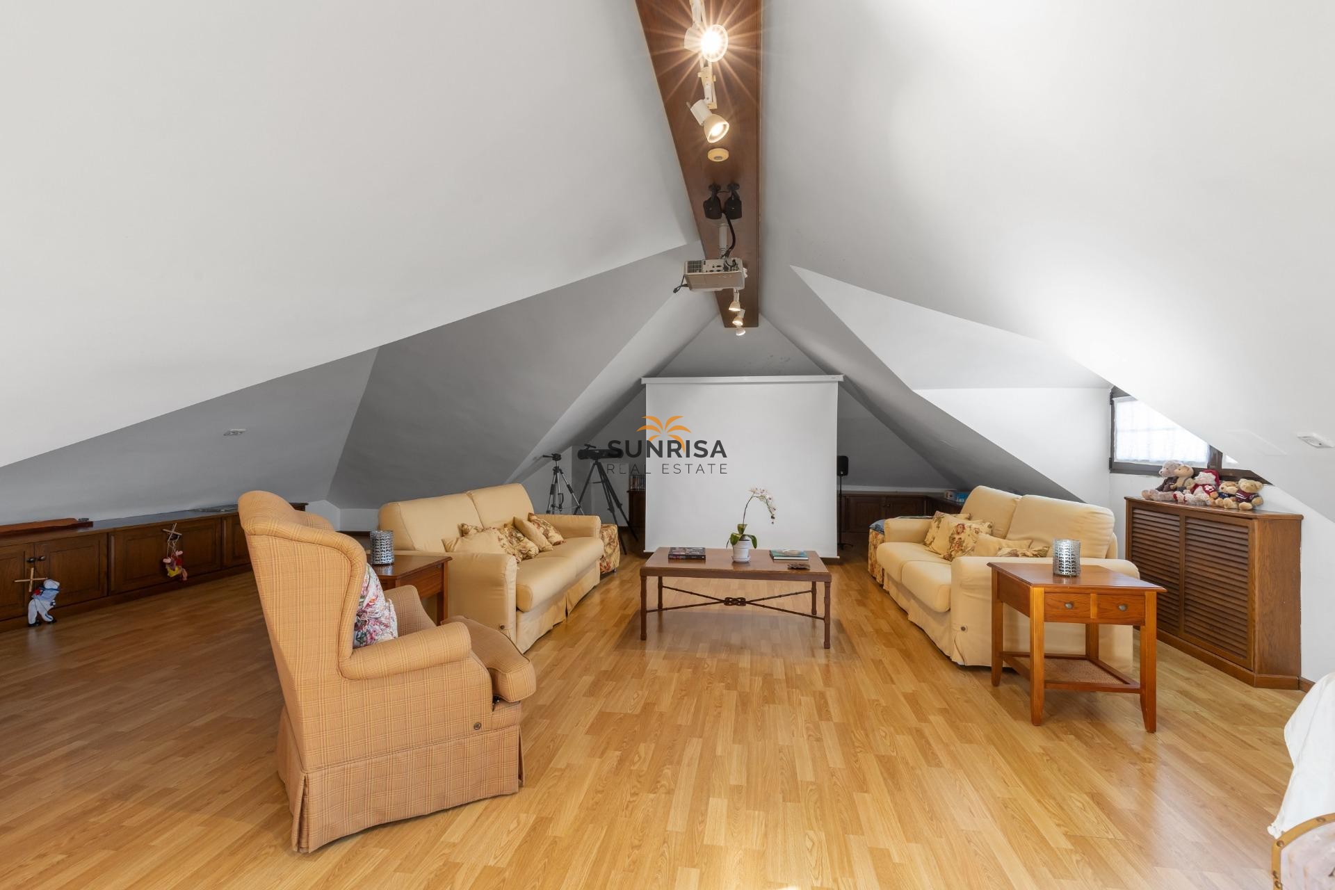 Resale - Villa - Torrevieja