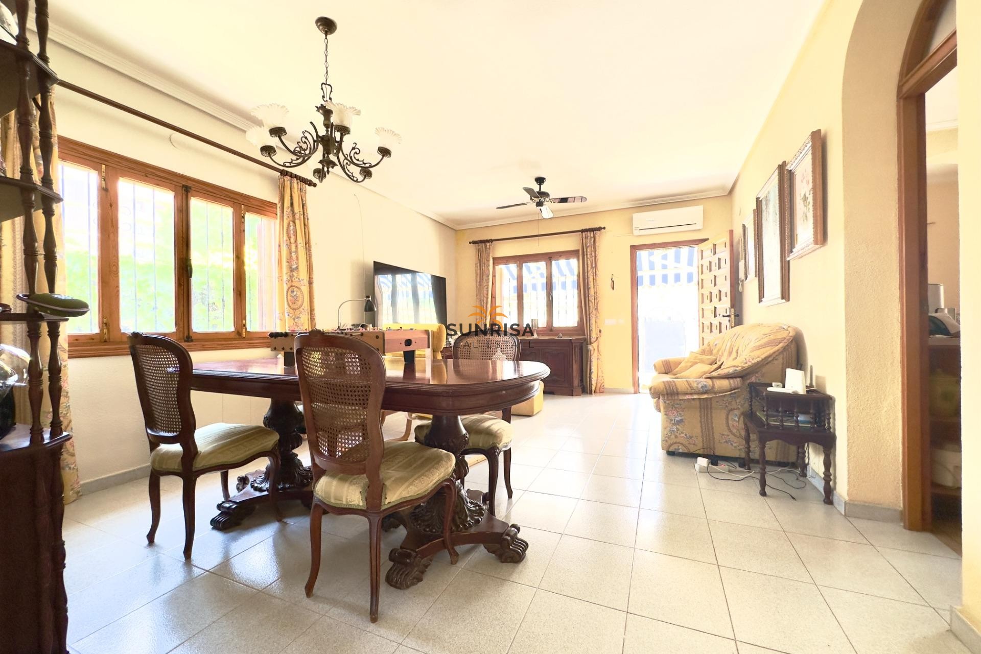 Resale - Villa - Orihuela Costa