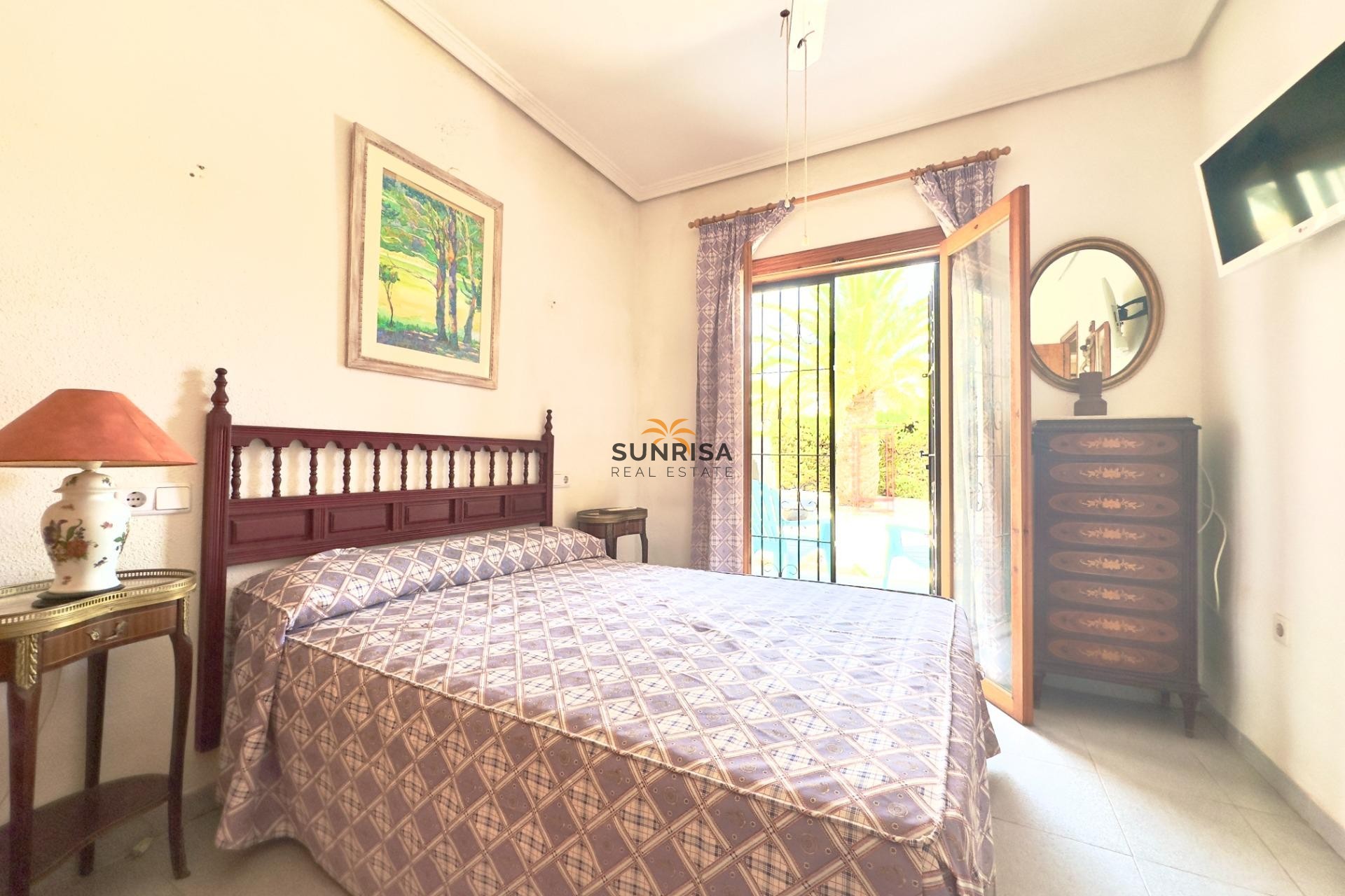 Resale - Villa - Orihuela Costa