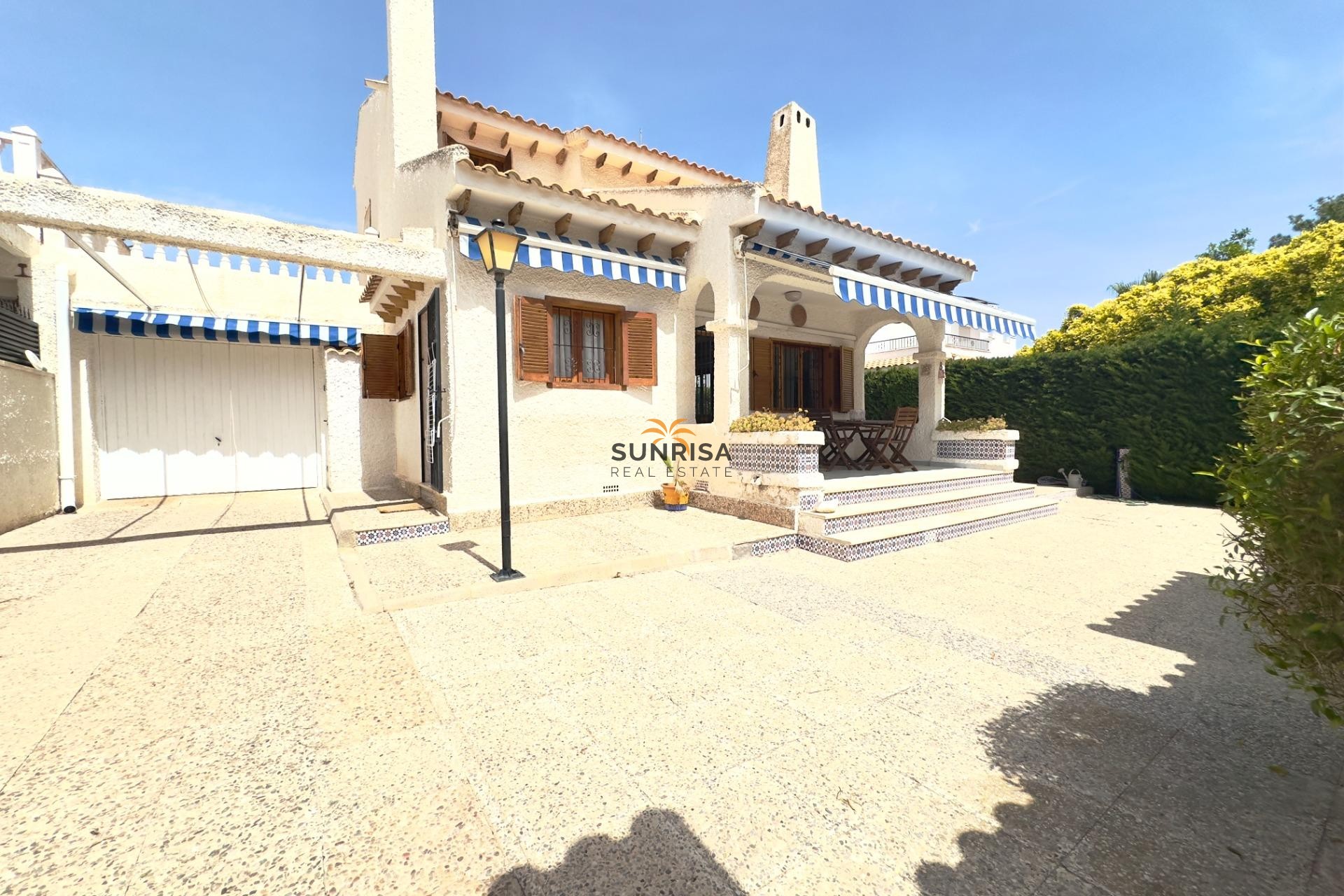 Resale - Villa - Orihuela Costa