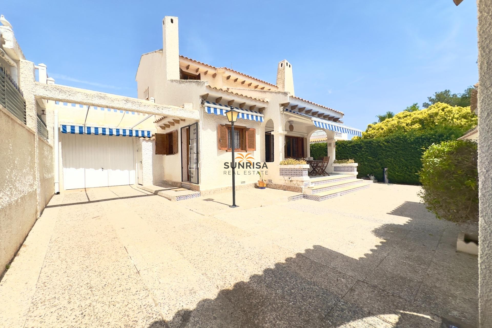 Resale - Villa - Orihuela Costa