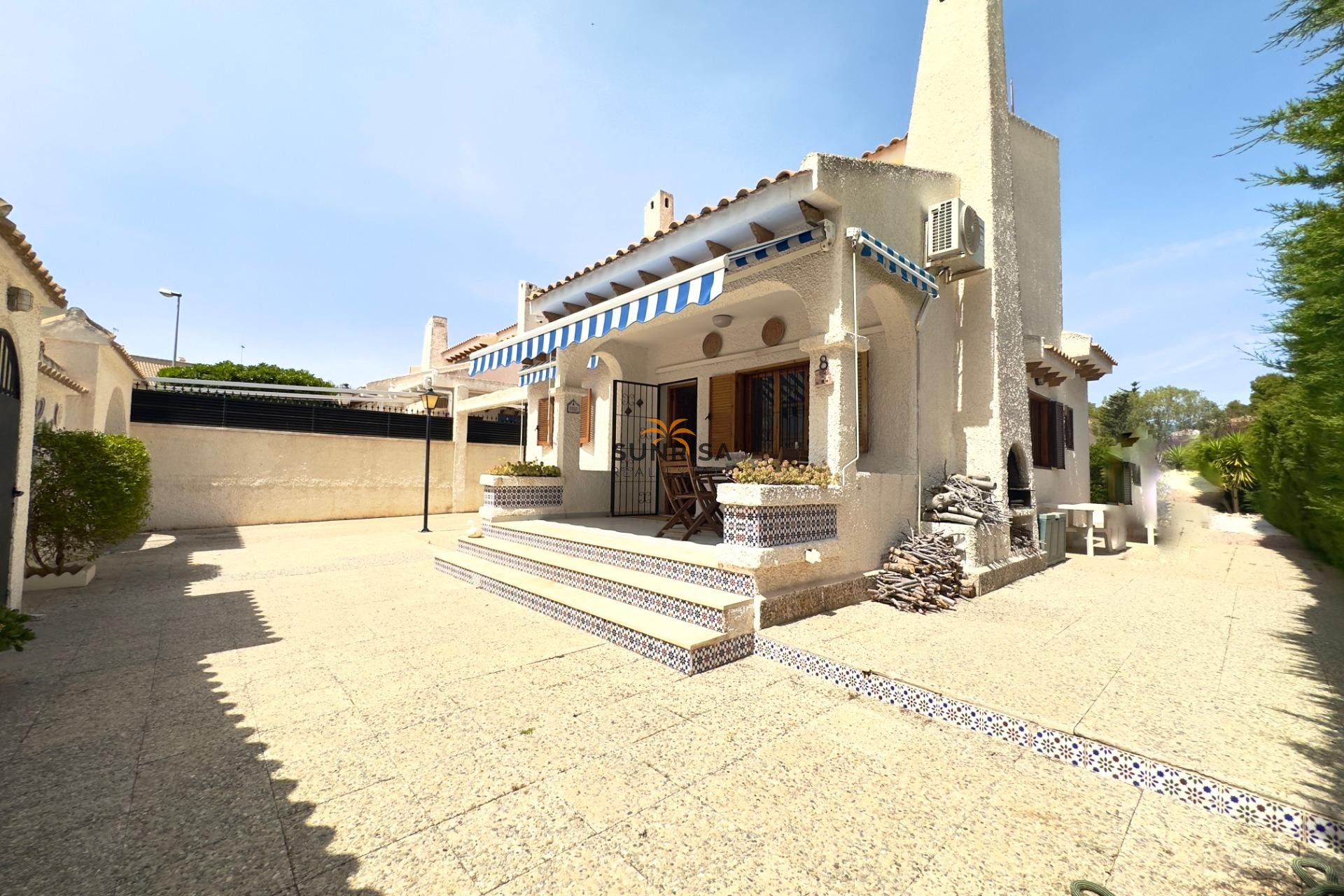 Resale - Villa - Orihuela Costa