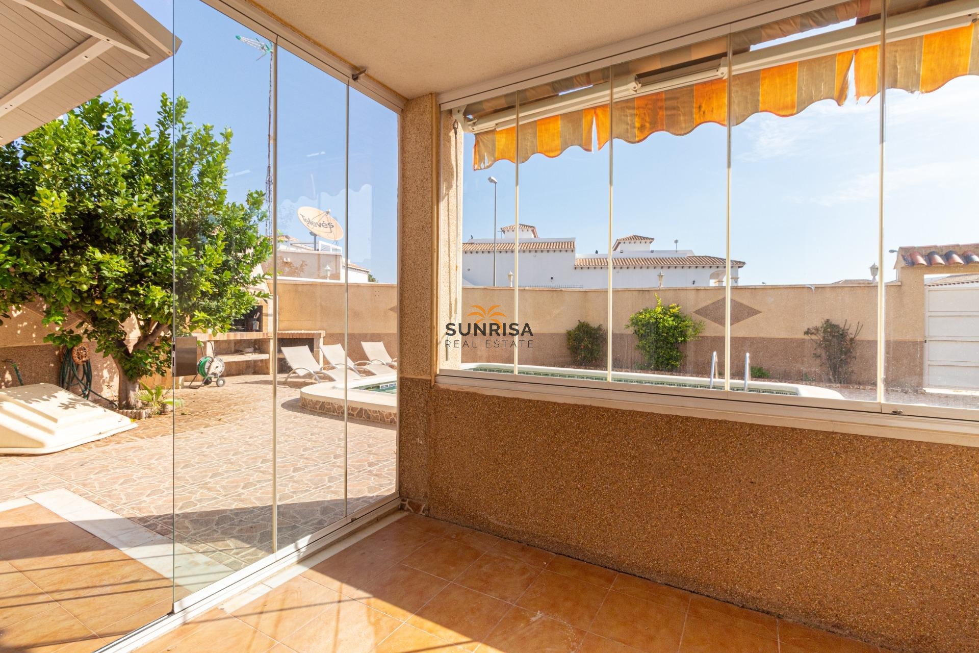 Resale - Bungalow - Orihuela Costa