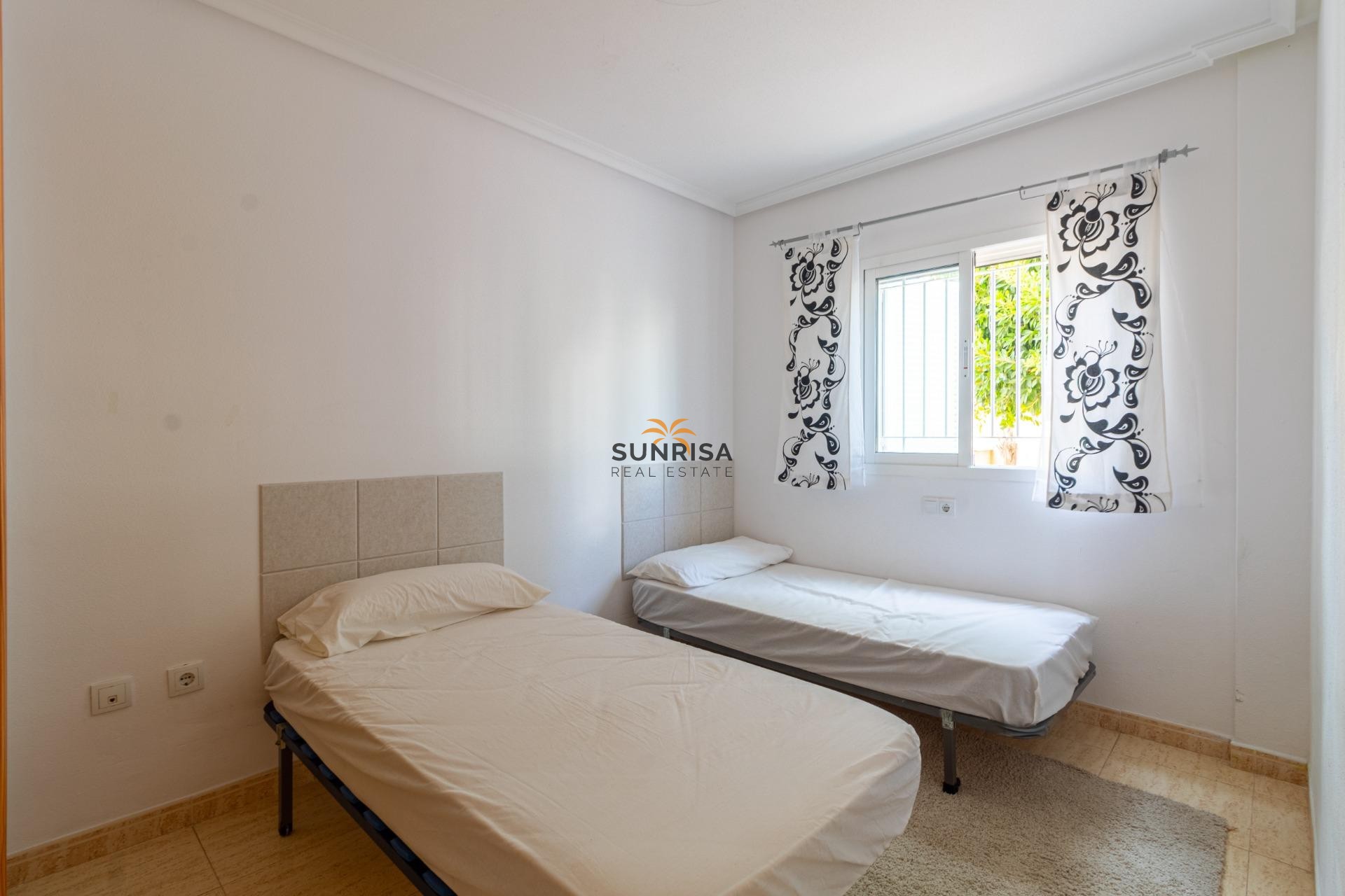 Resale - Bungalow - Orihuela Costa