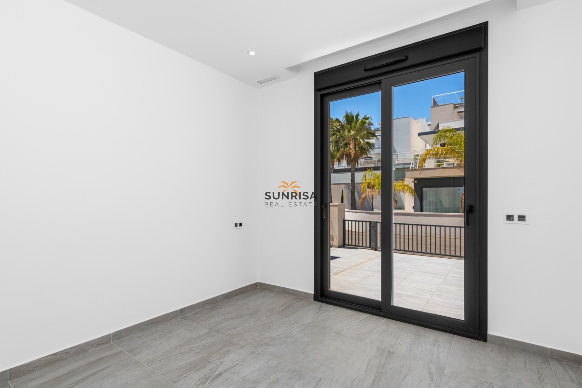 Resale - Villa - San Miguel de Salinas