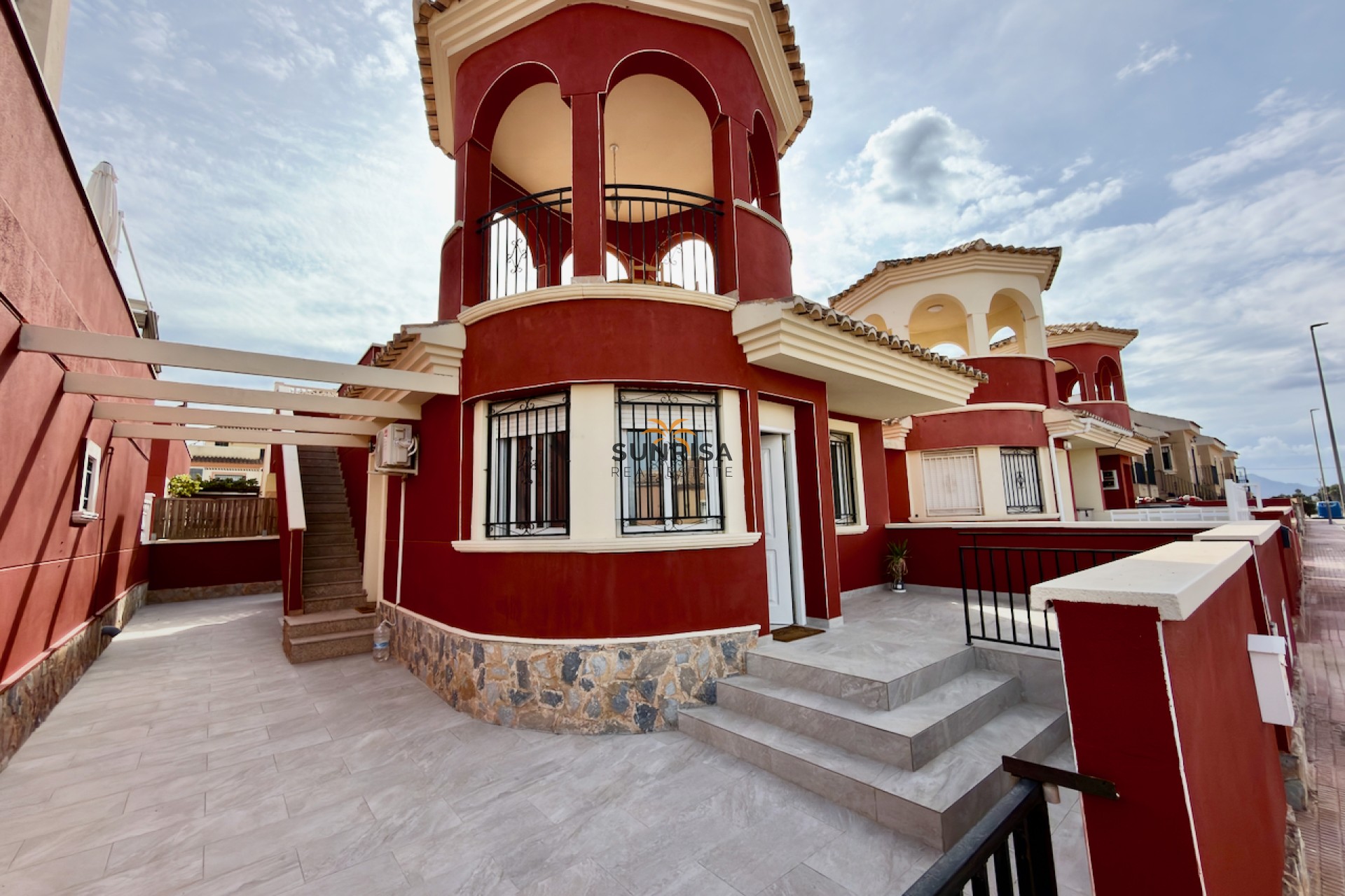 Resale - Villa - Daya Nueva