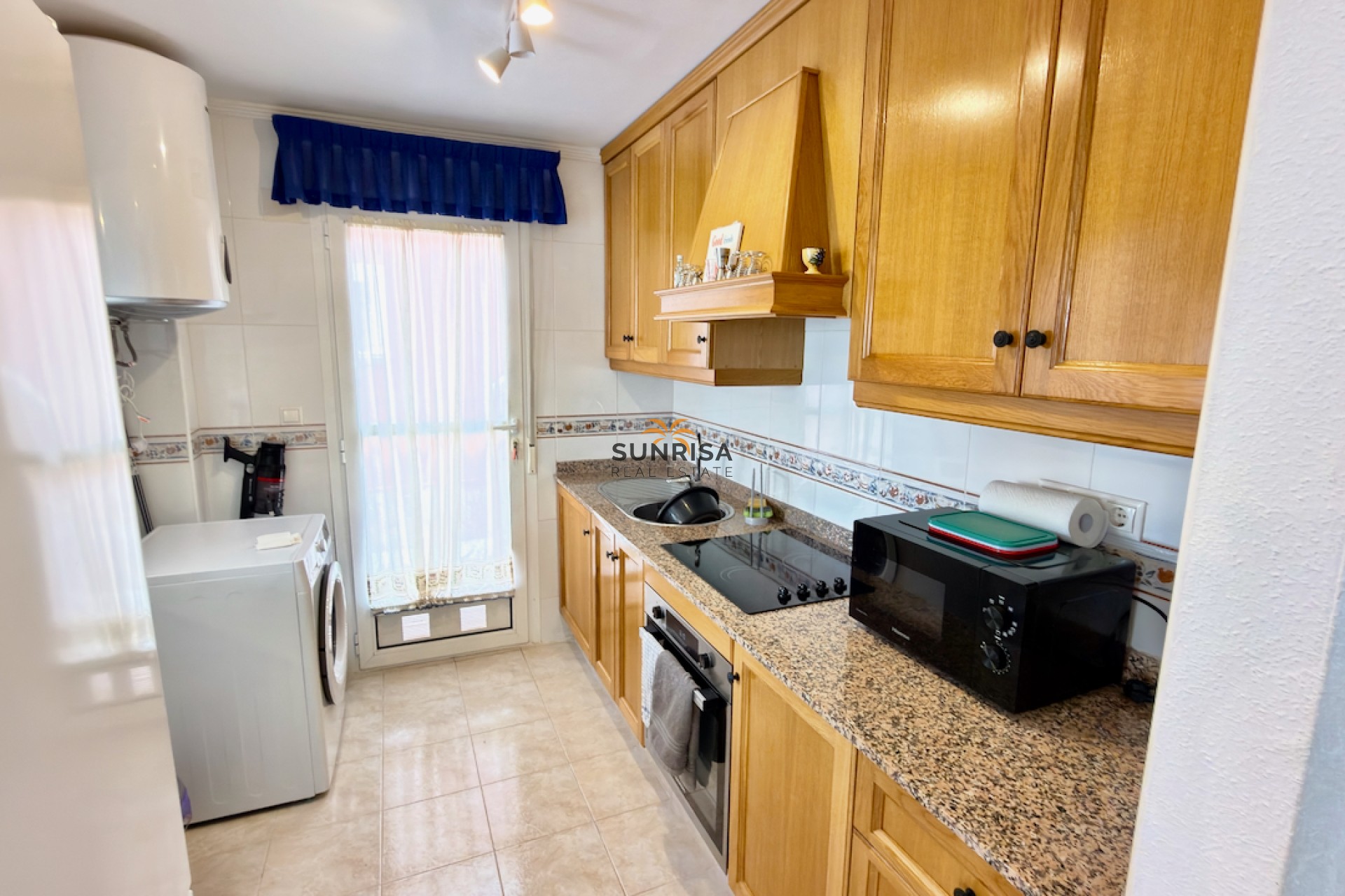 Resale - Villa - Daya Nueva