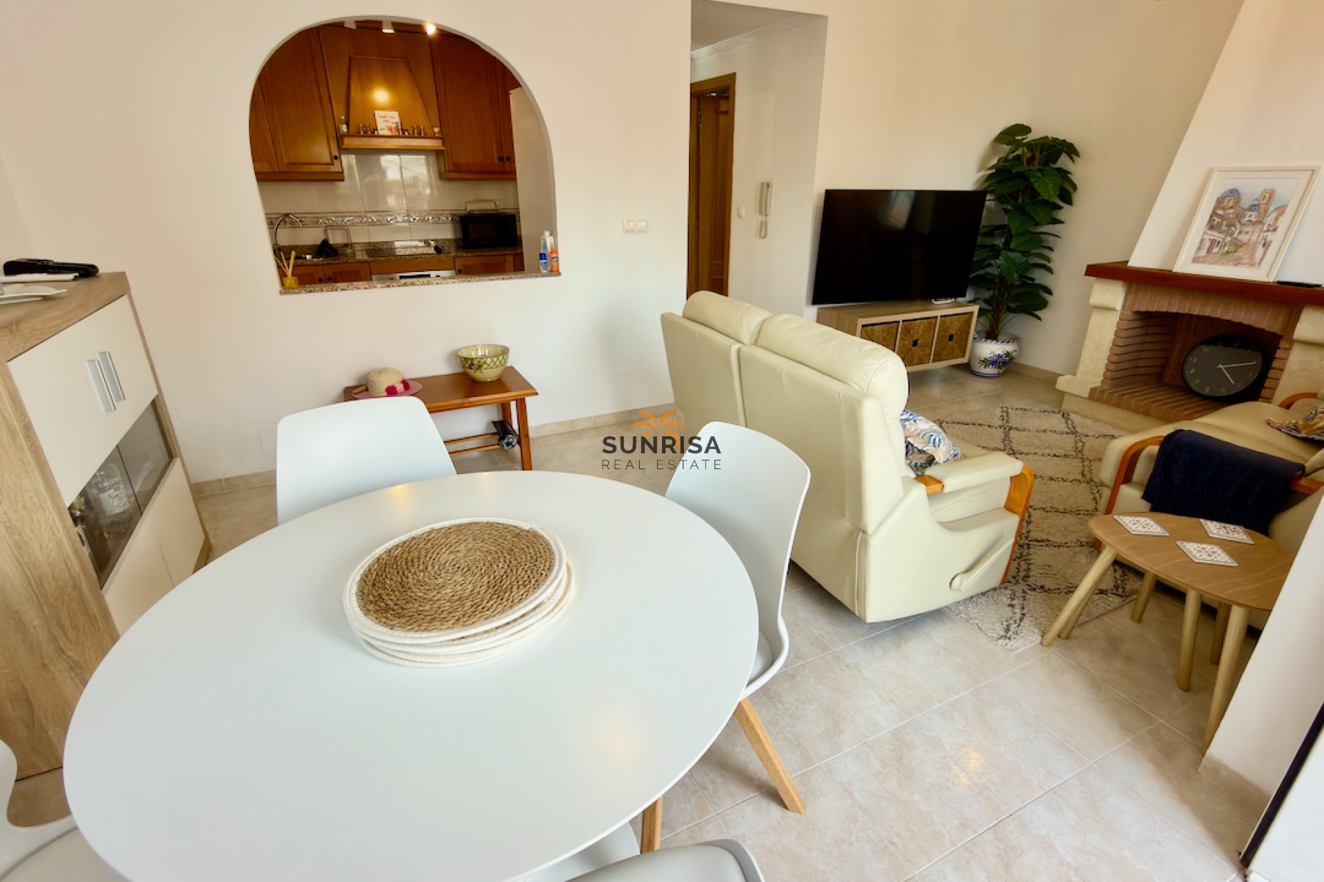 Resale - Villa - Daya Nueva