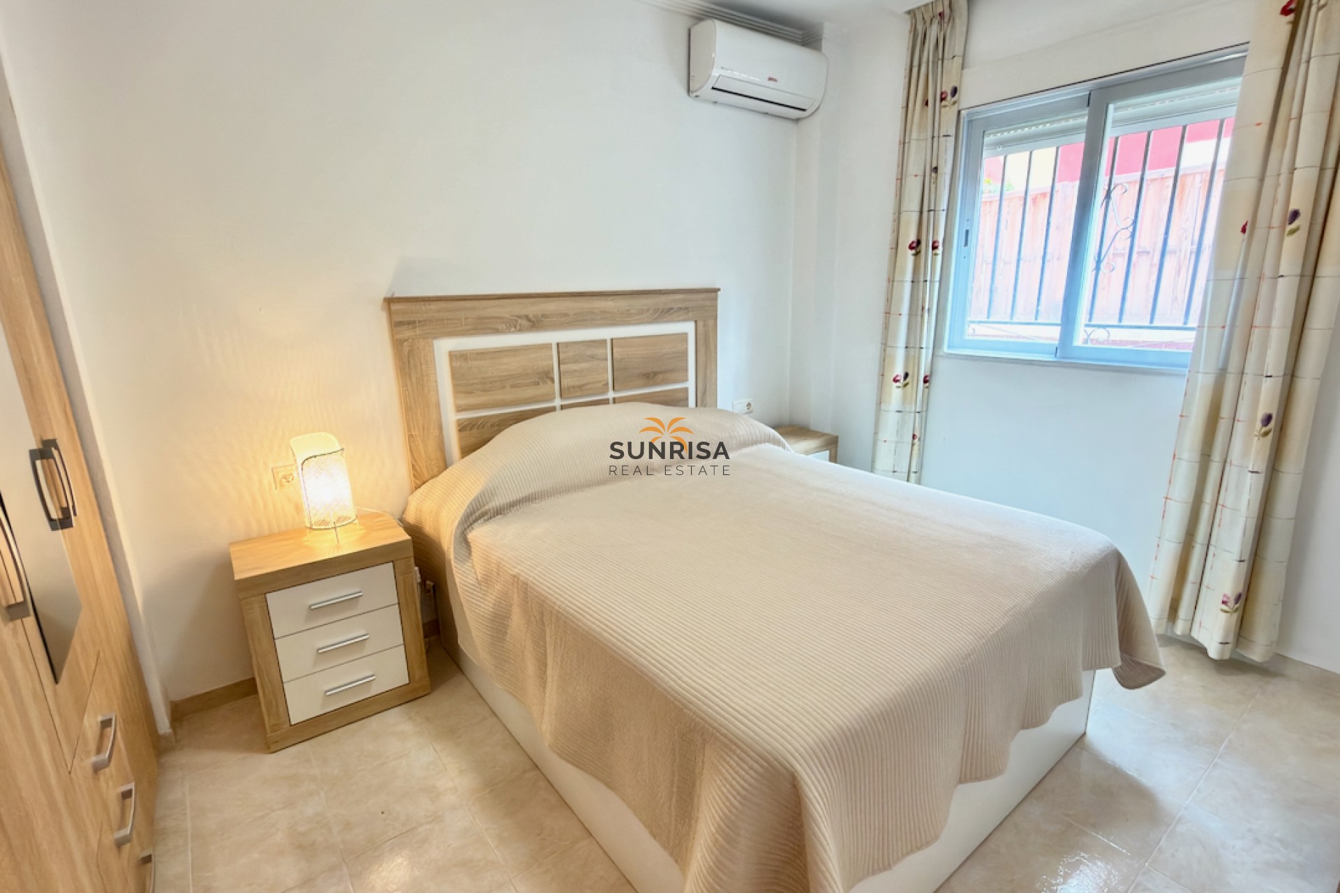 Resale - Villa - Daya Nueva
