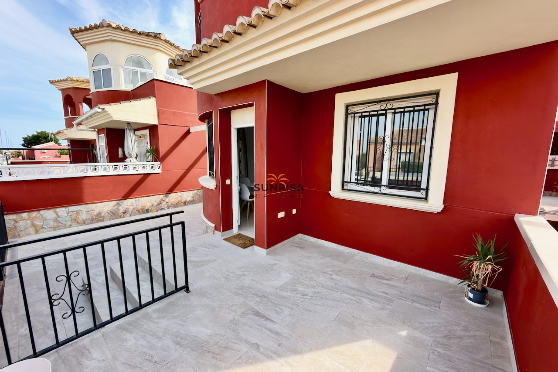 Resale - Villa - Daya Nueva