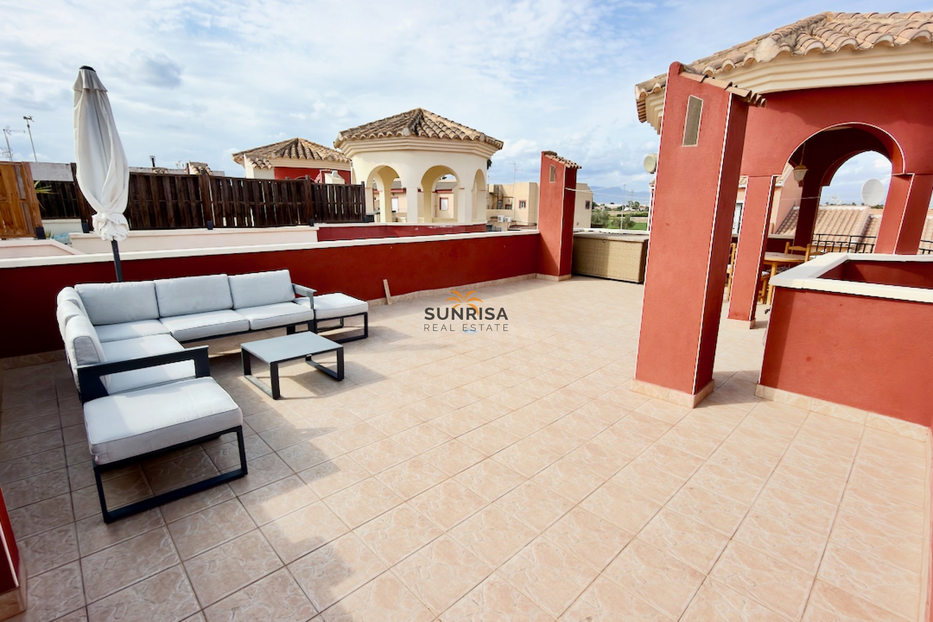 Resale - Villa - Daya Nueva