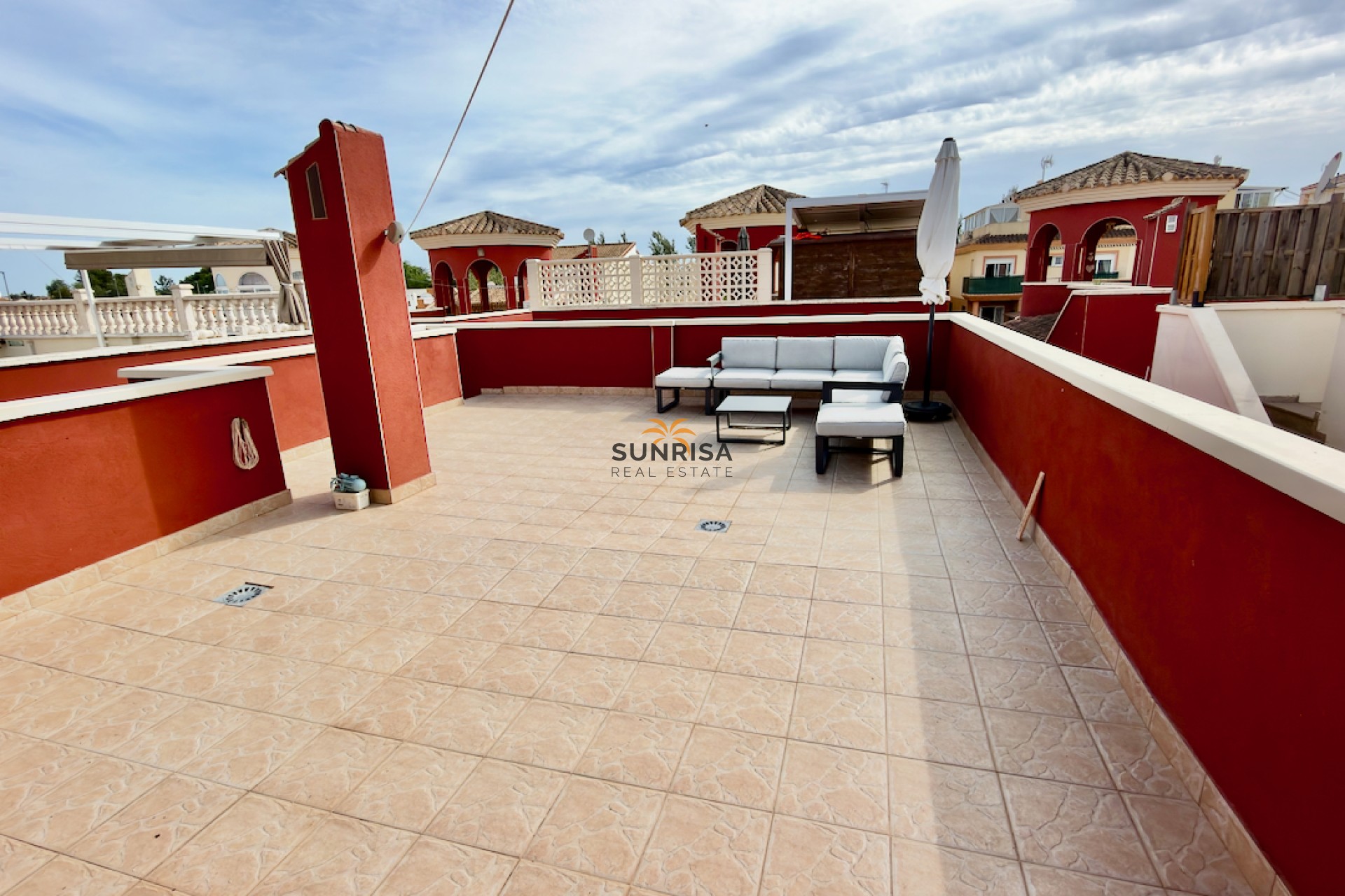Resale - Villa - Daya Nueva