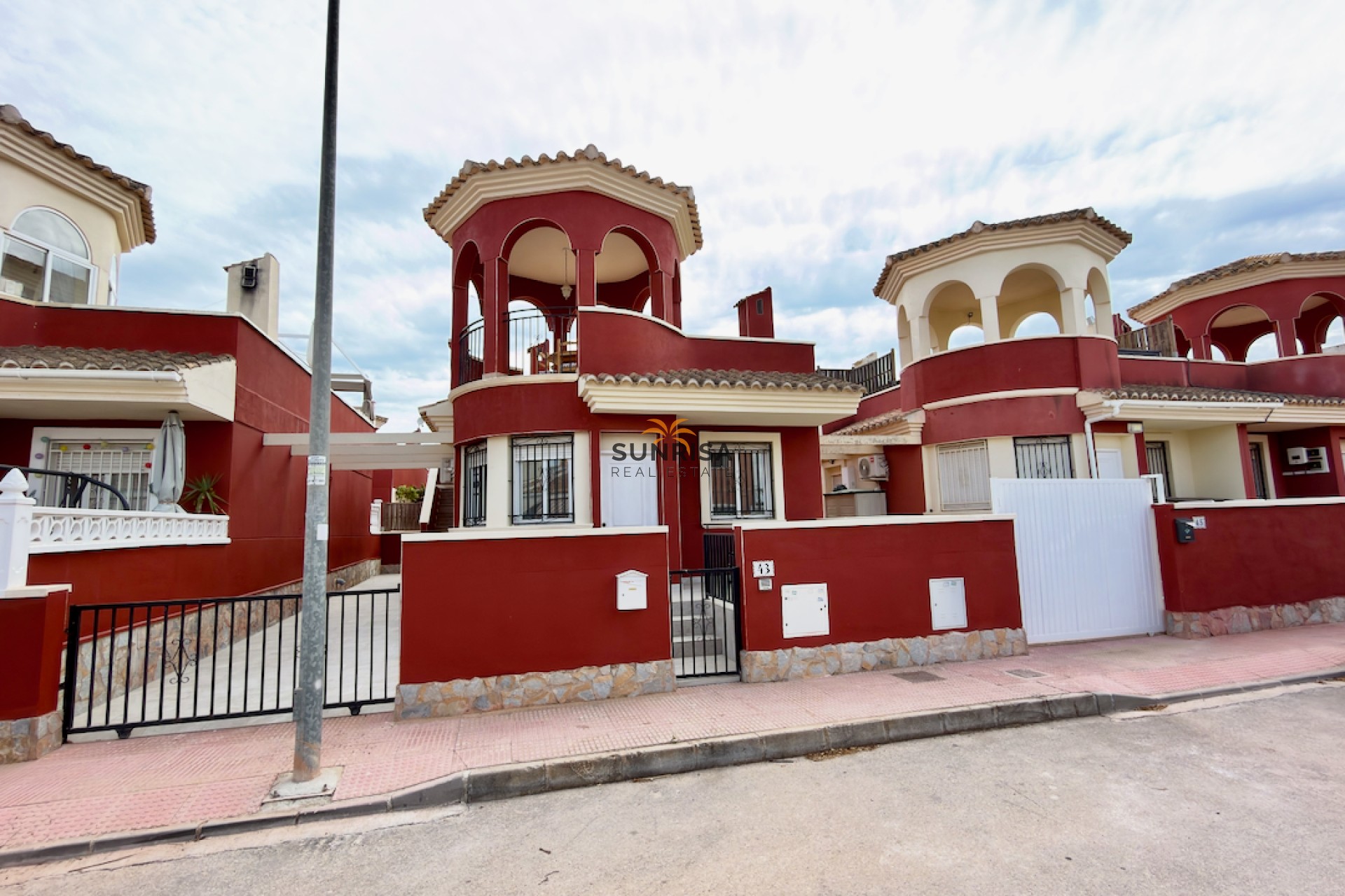Resale - Villa - Daya Nueva