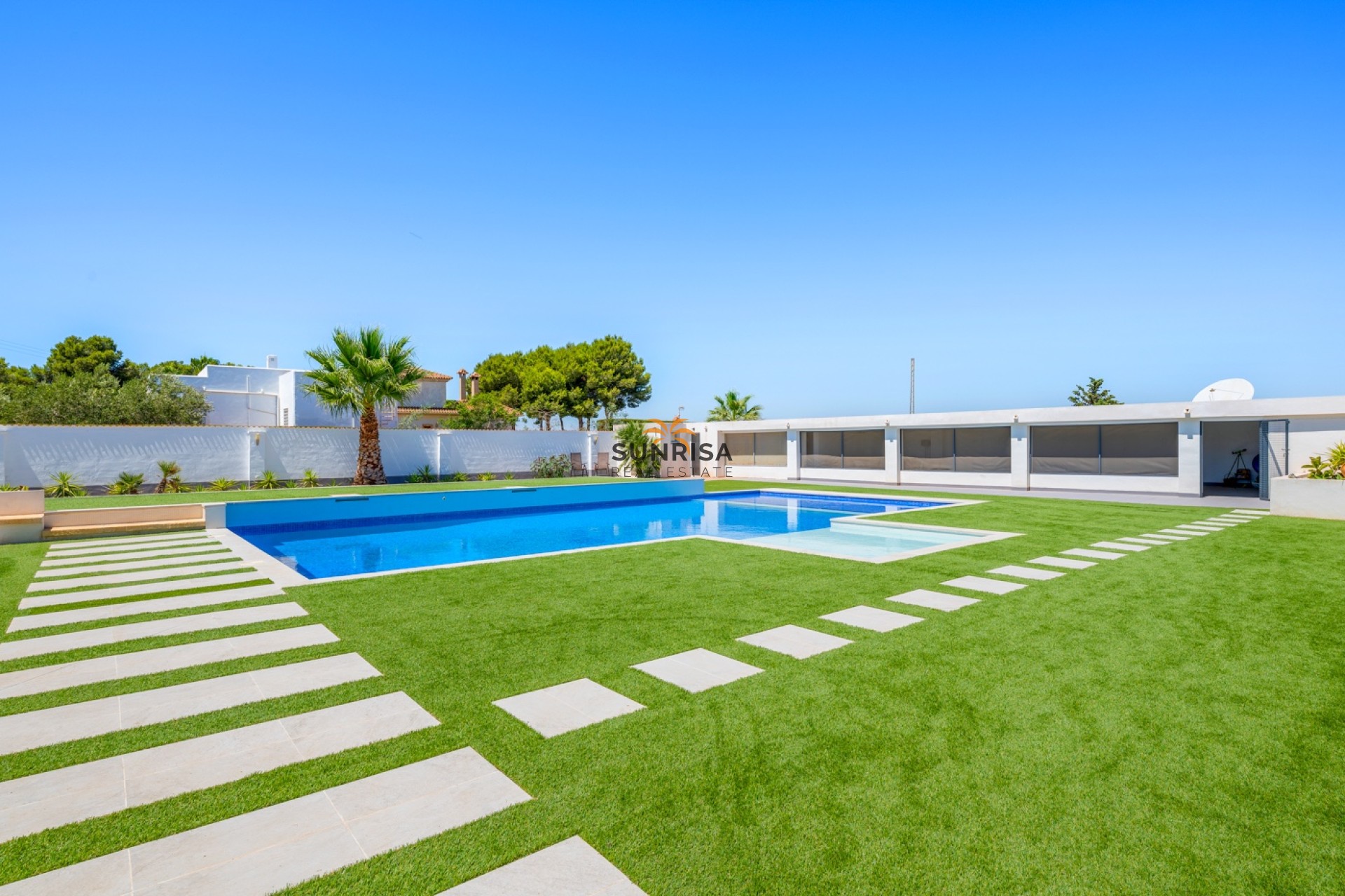 Revente - Finca - Montesinos