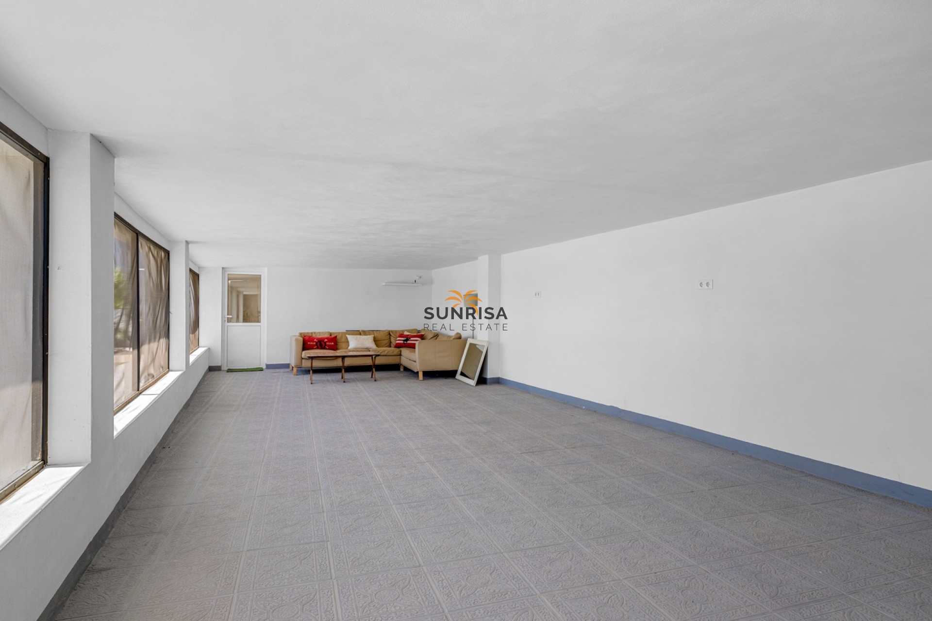 Revente - Finca - Montesinos