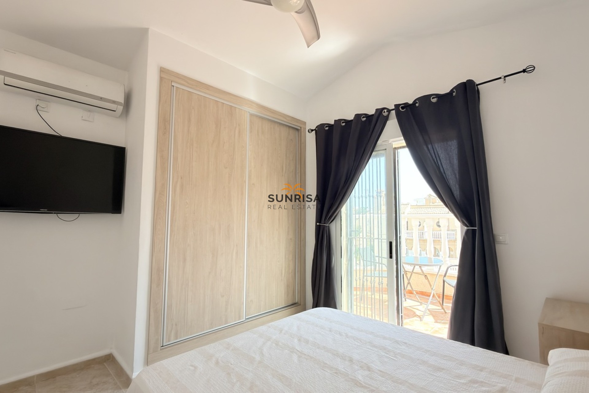 Resale - Villa - Orihuela Costa