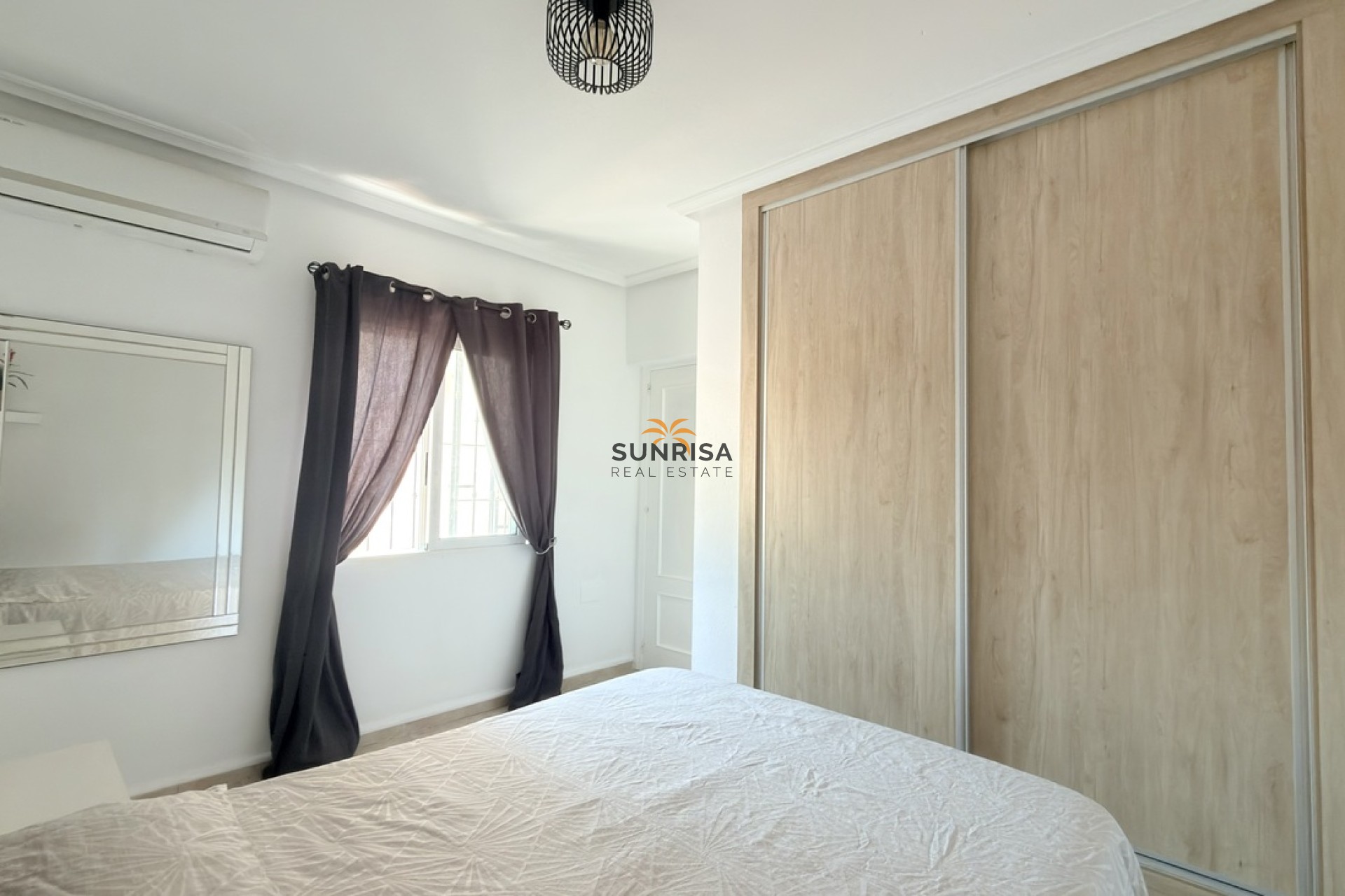 Resale - Villa - Orihuela Costa