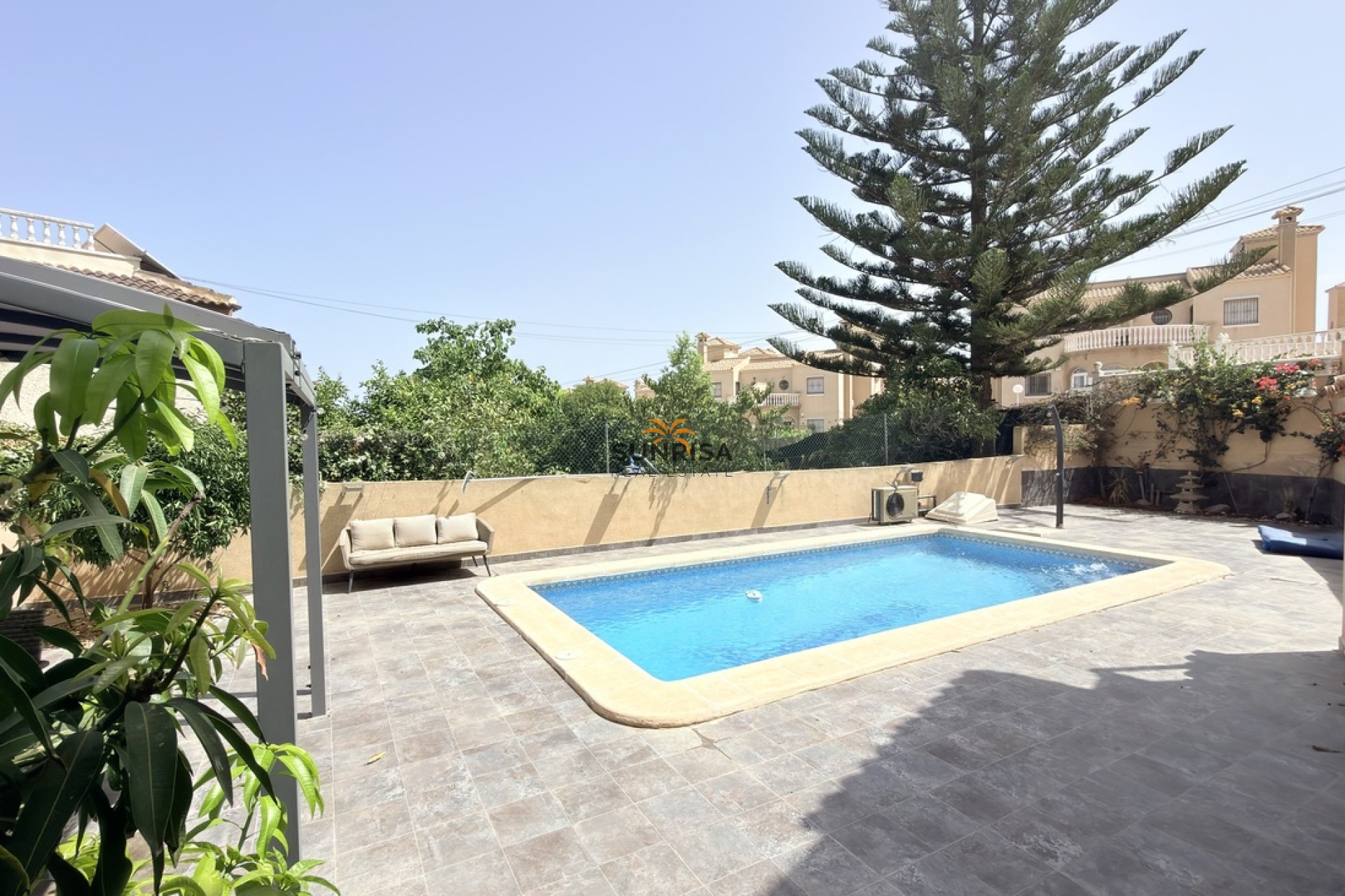 Resale - Villa - Orihuela Costa