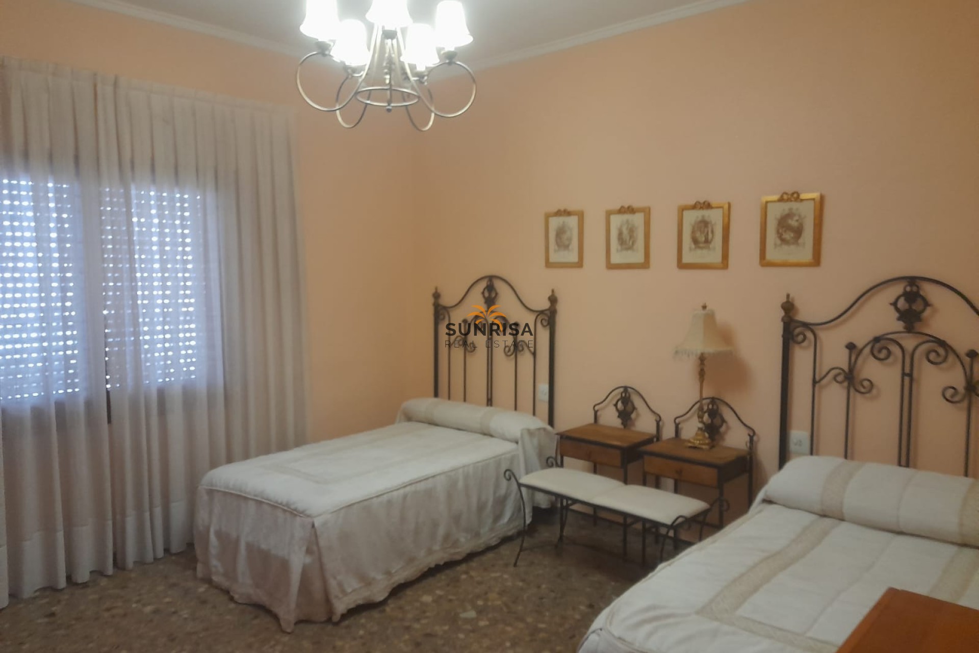 Resale - House - San Isidro