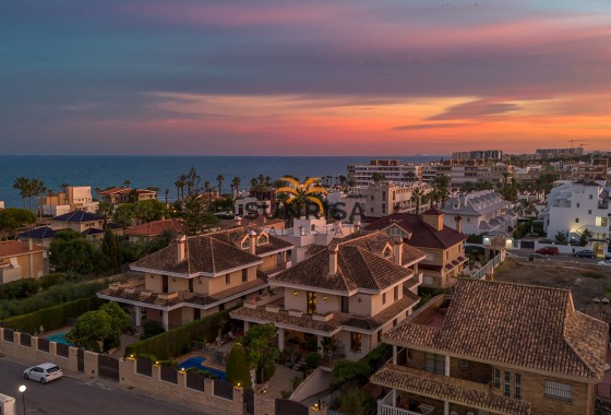Villa · Resale - Torrevieja · La Veleta · Alicante · Spain