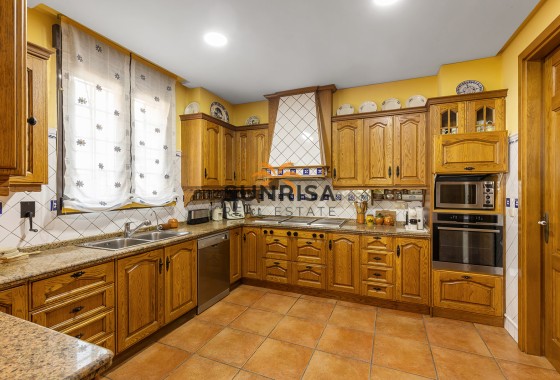 Villa · Resale - Torrevieja · La Veleta · Alicante · Spain