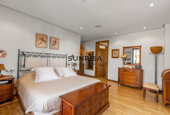 Villa · Resale - Torrevieja · La Veleta · Alicante · Spain