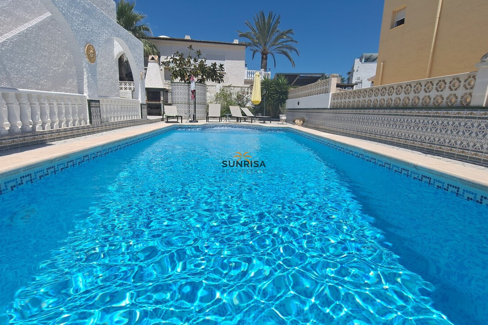 Resale - Villa - Orihuela Costa