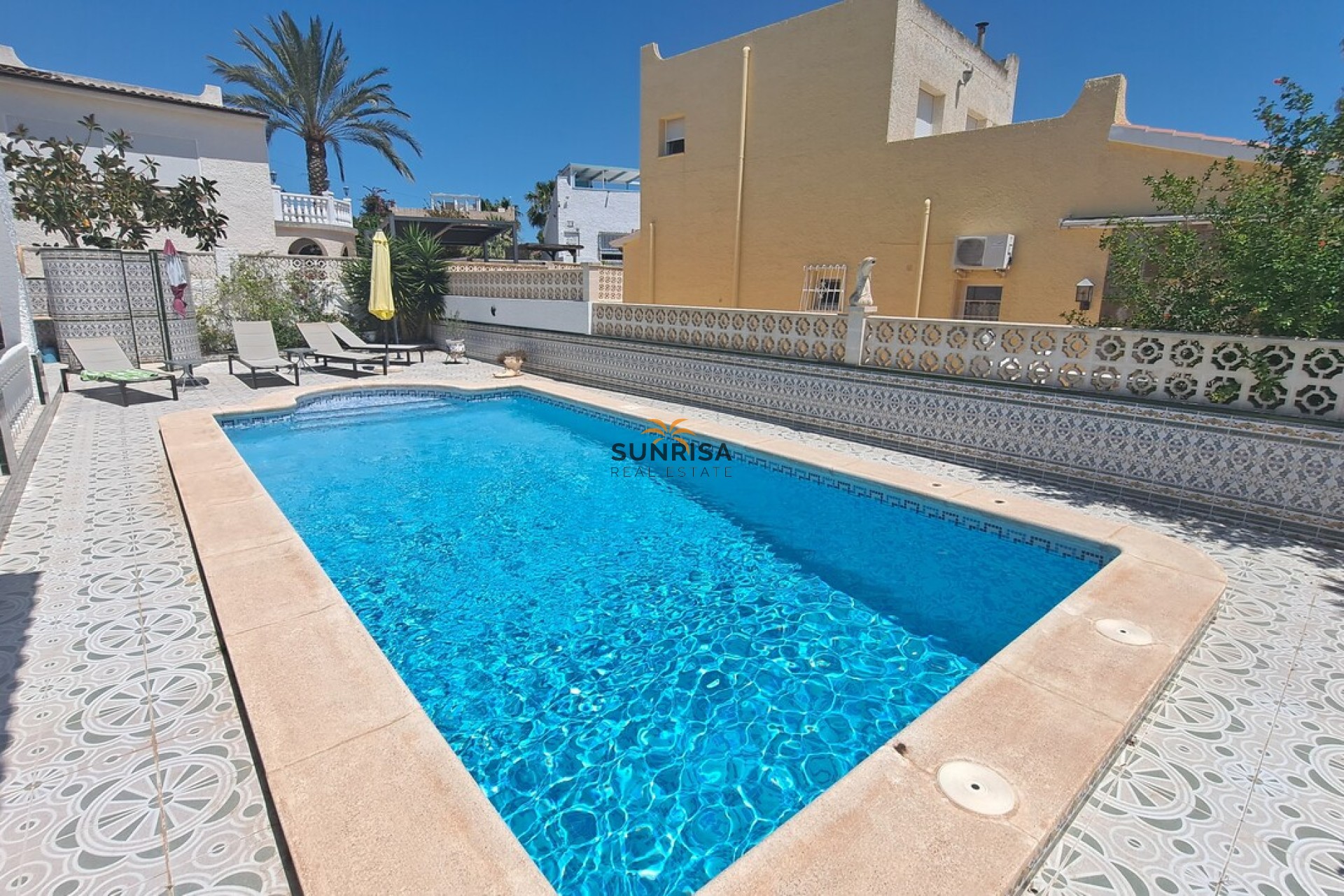 Resale - Villa - Orihuela Costa