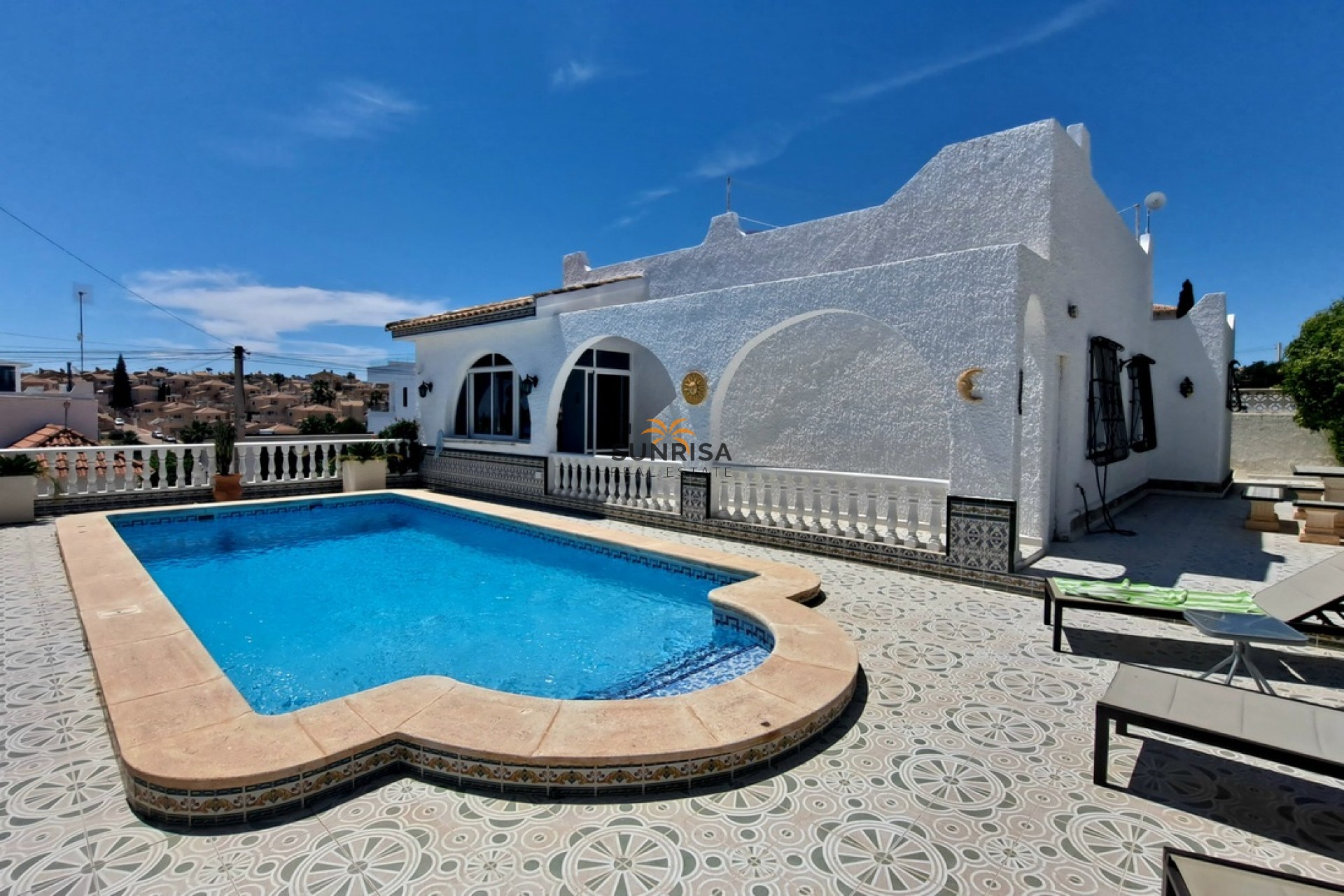 Resale - Villa - Orihuela Costa