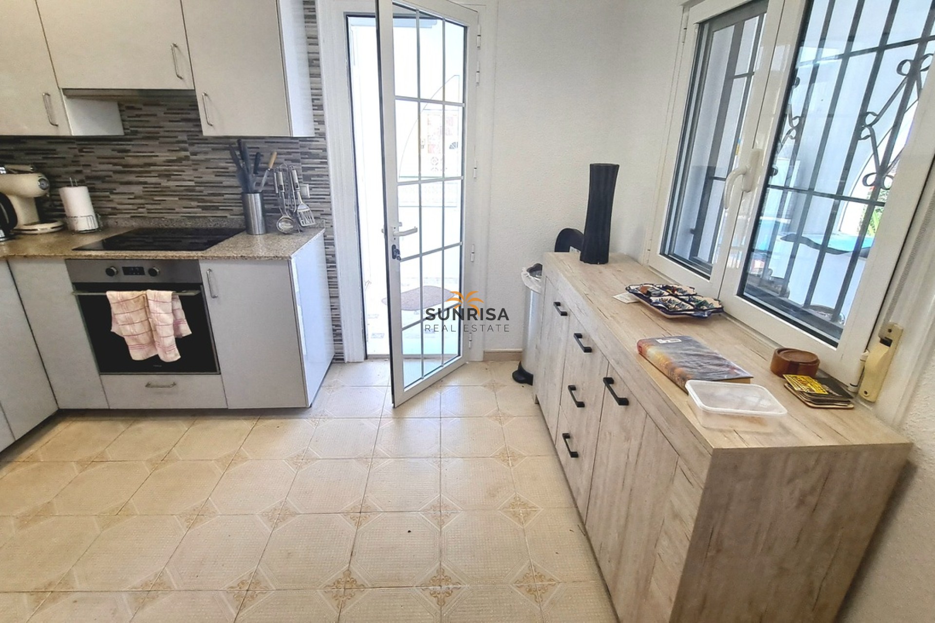 Resale - Villa - Orihuela Costa