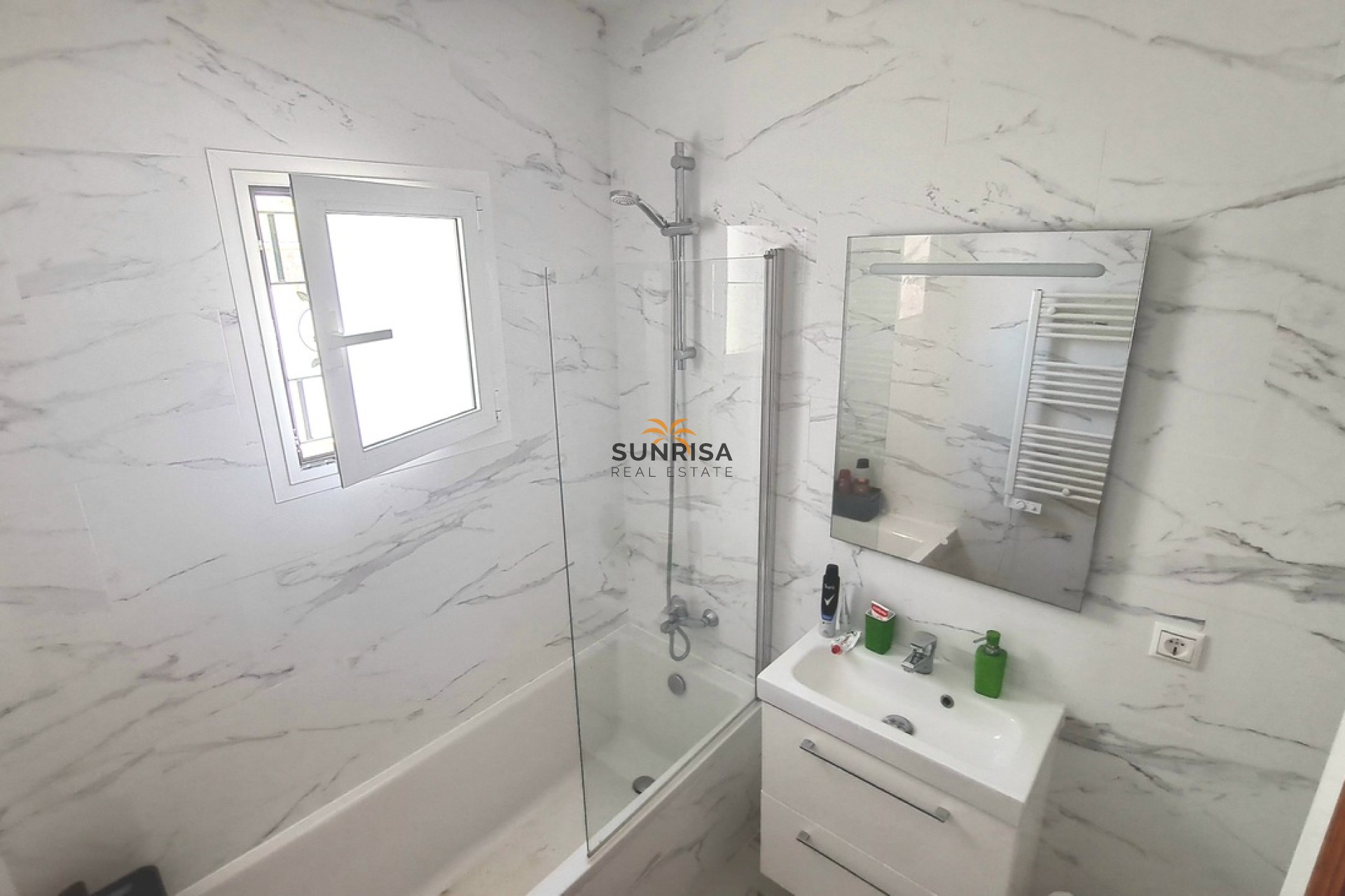 Resale - Villa - Orihuela Costa
