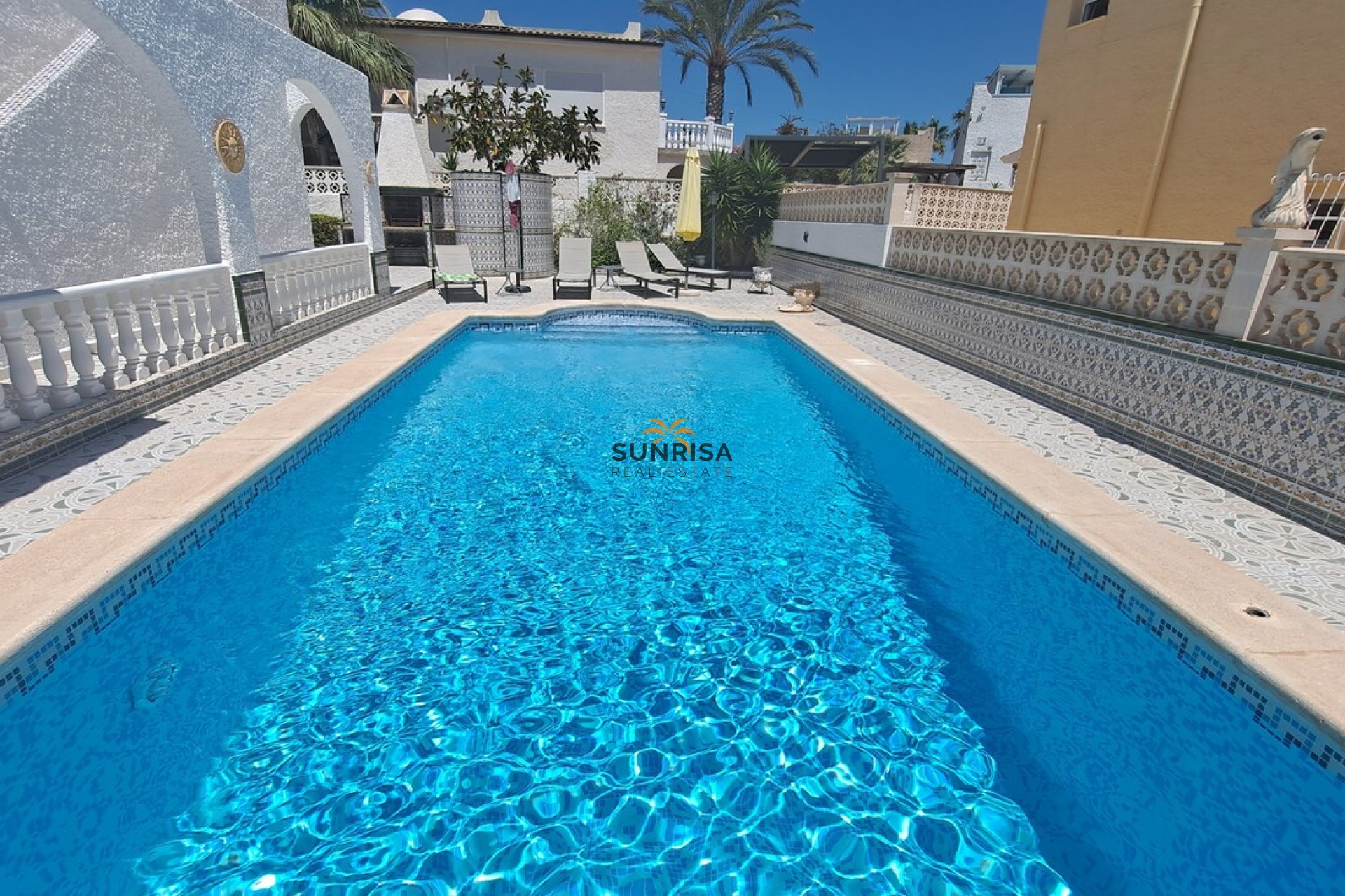 Resale - Villa - Orihuela Costa