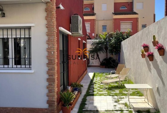 Twee-onder-een-kapwoning · Herverkoop - Pilar de la Horadada · La Torre De La Horadada · Alicante · Spanje