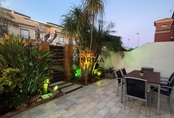 Twee-onder-een-kapwoning · Herverkoop - Pilar de la Horadada · La Torre De La Horadada · Alicante · Spanje