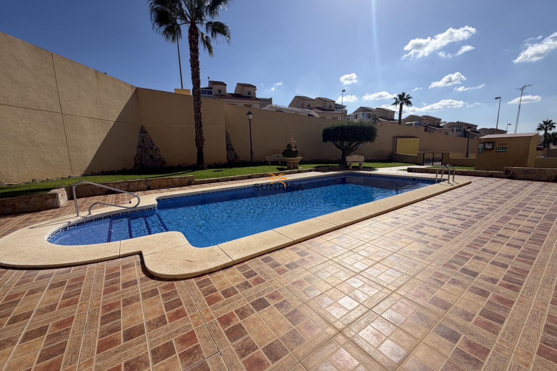 Resale - Townhouse - Villamartin