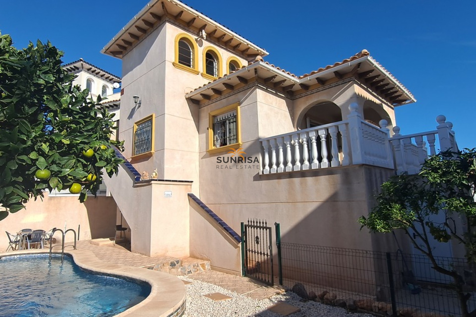 Resale - Villa - Orihuela Costa